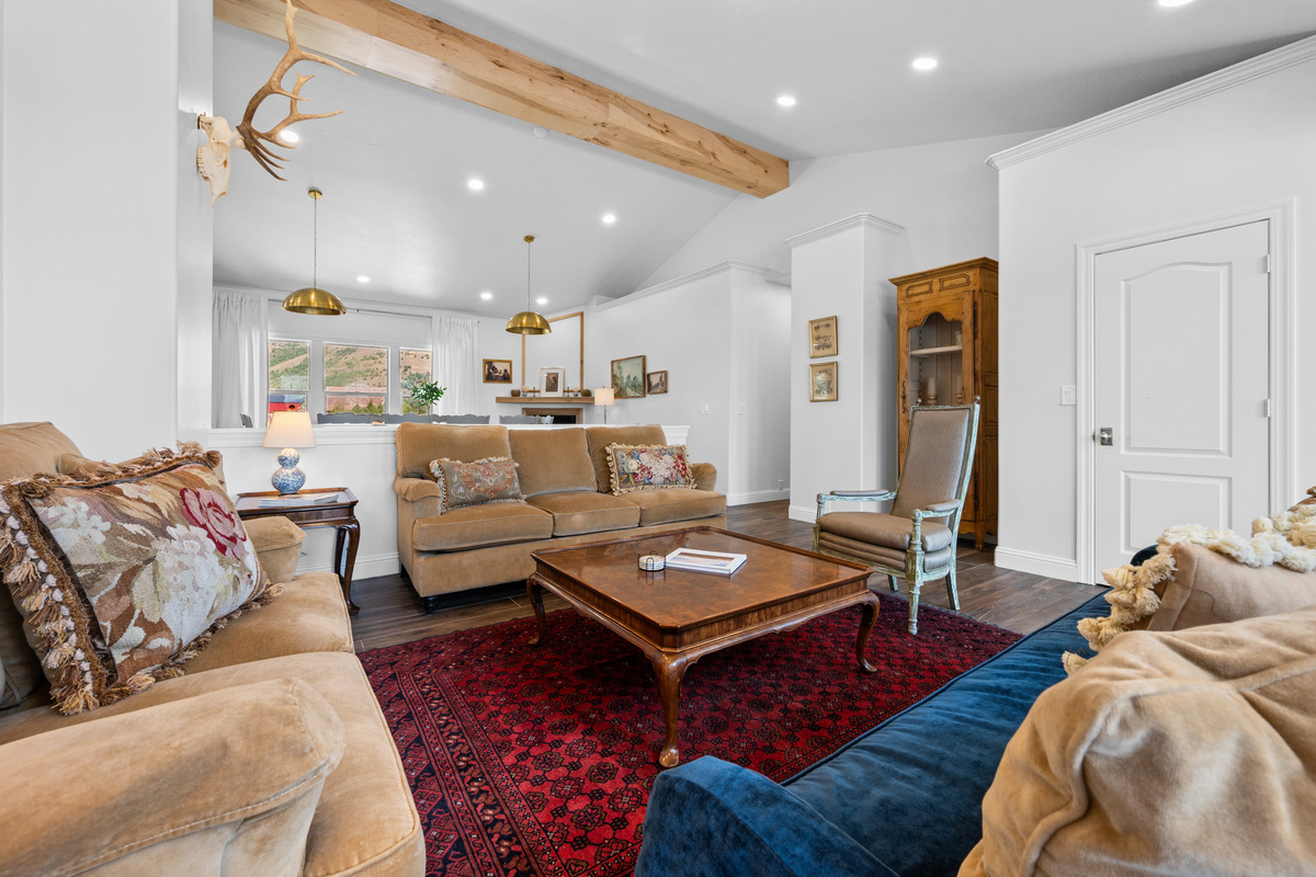 Filled with natural light, the living area offers vaulted ceilings, refined furnishings, and plenty of room for guests to unwind together.