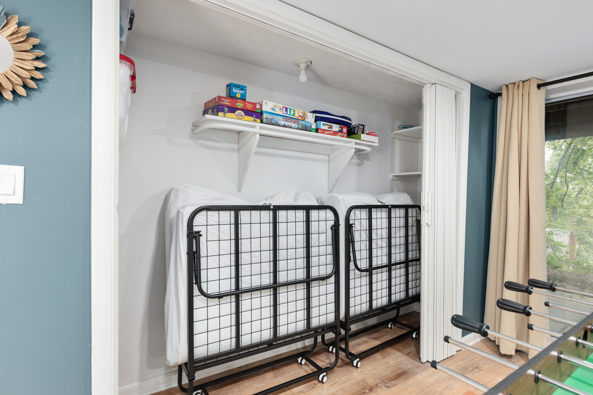 Traveling with a bigger crew? Extra cots are available for a cozy sleepover, so everyone has a comfortable place to rest.