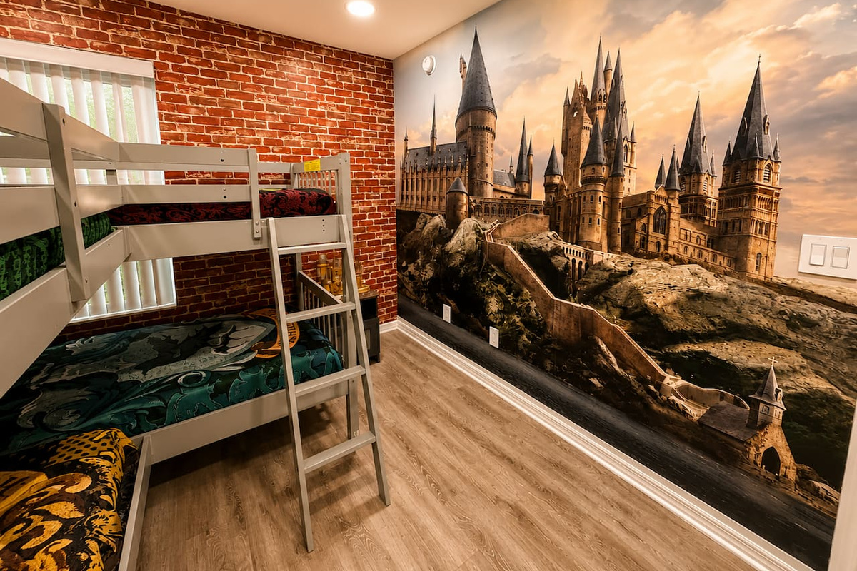 Harry Potter–themed bunk room with two twin-over-twin beds. 