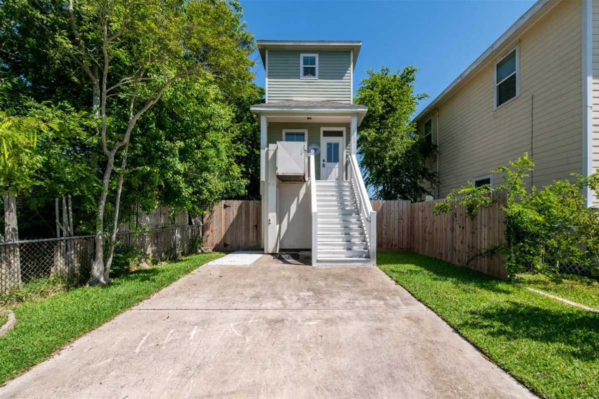 0147a8257c284c739f305ea403190c5b Large | Beachhouse | Texas | TX | Vacation Homes | Galveston | Crystal Beach | Kokomo | Breezy Days | Beachfront Elegance | Sunrise Serenity | Southern Sands Property Management, LLC