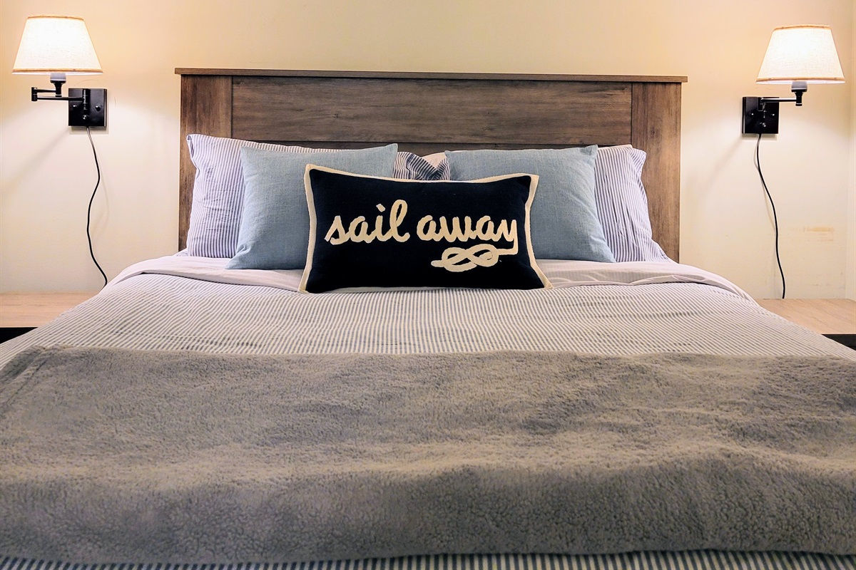 2nd Bedroom - Queen Bed