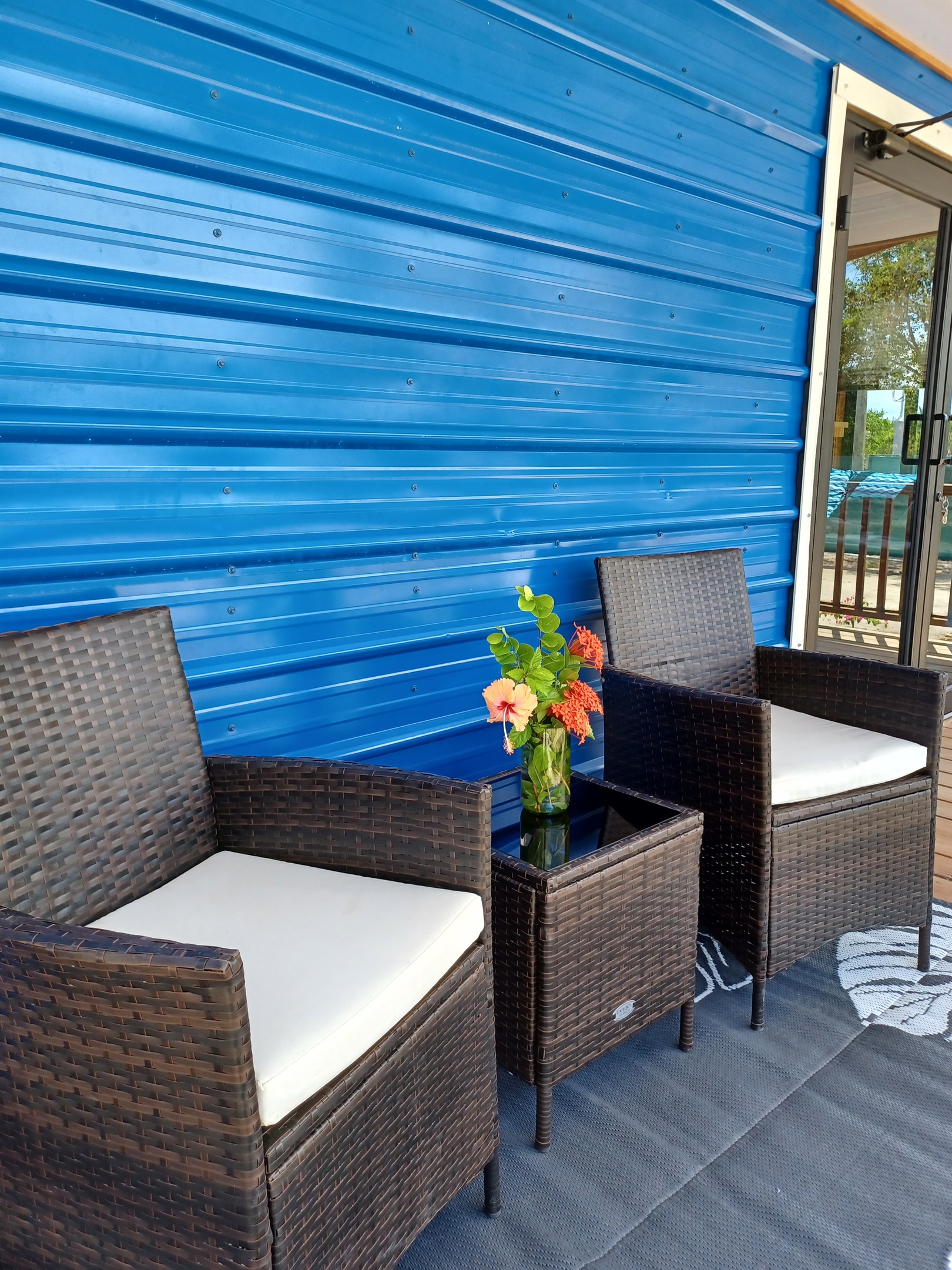 Starfish porch sitting area