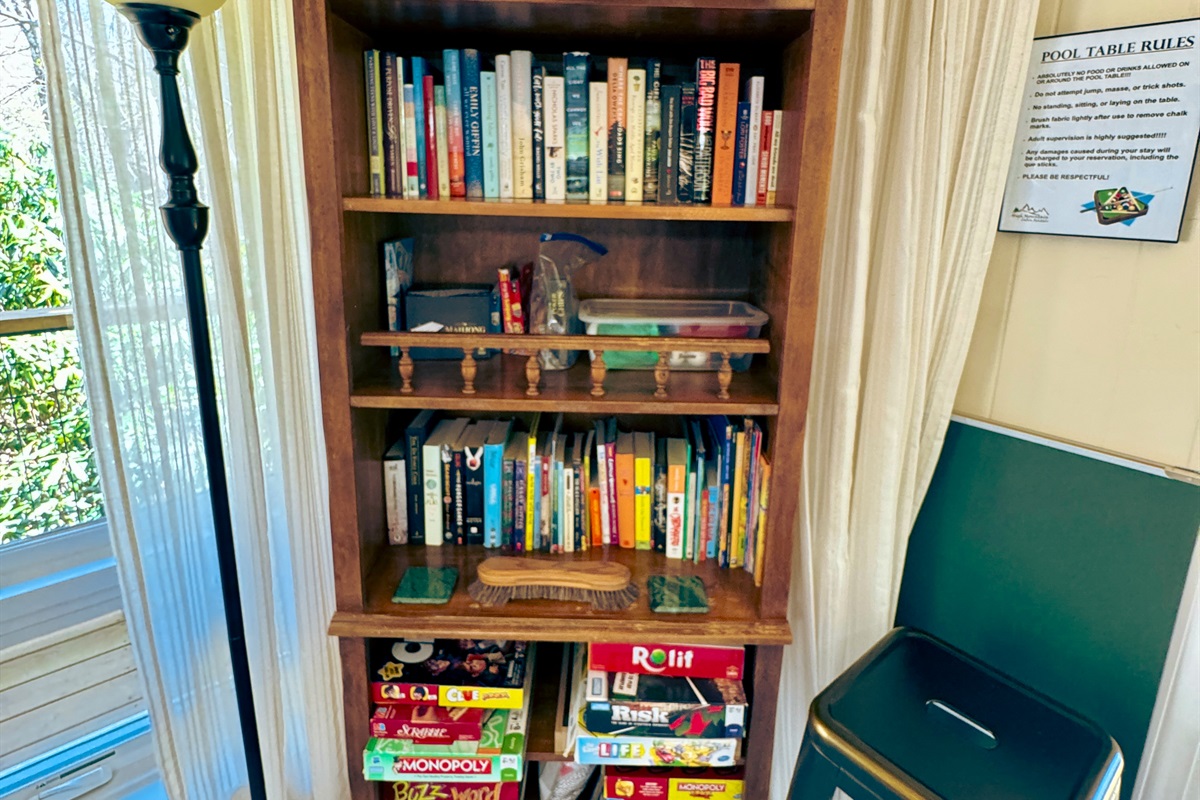 Game Room Fun with amazing views - Come play! Specific games &/or books cannot be guaranteed for your stay due to guests’ use.