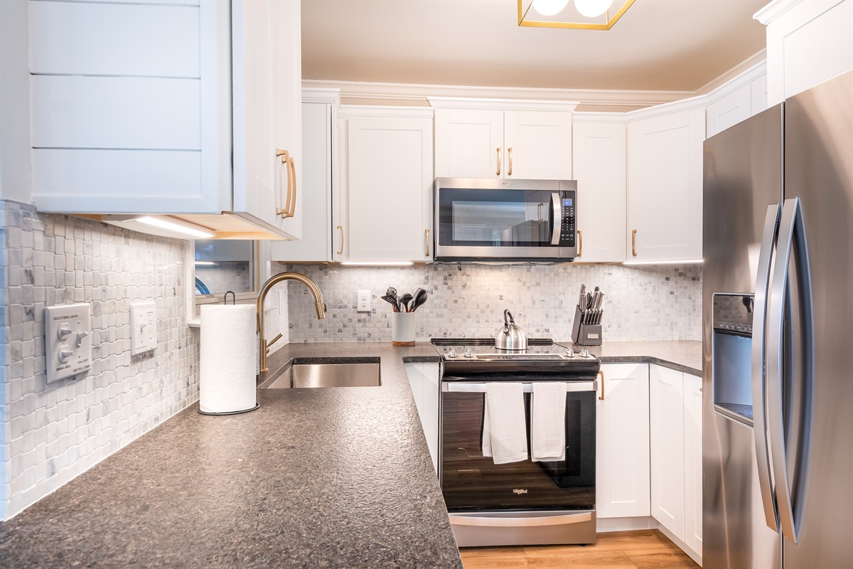 Fully Stocked Kitchen