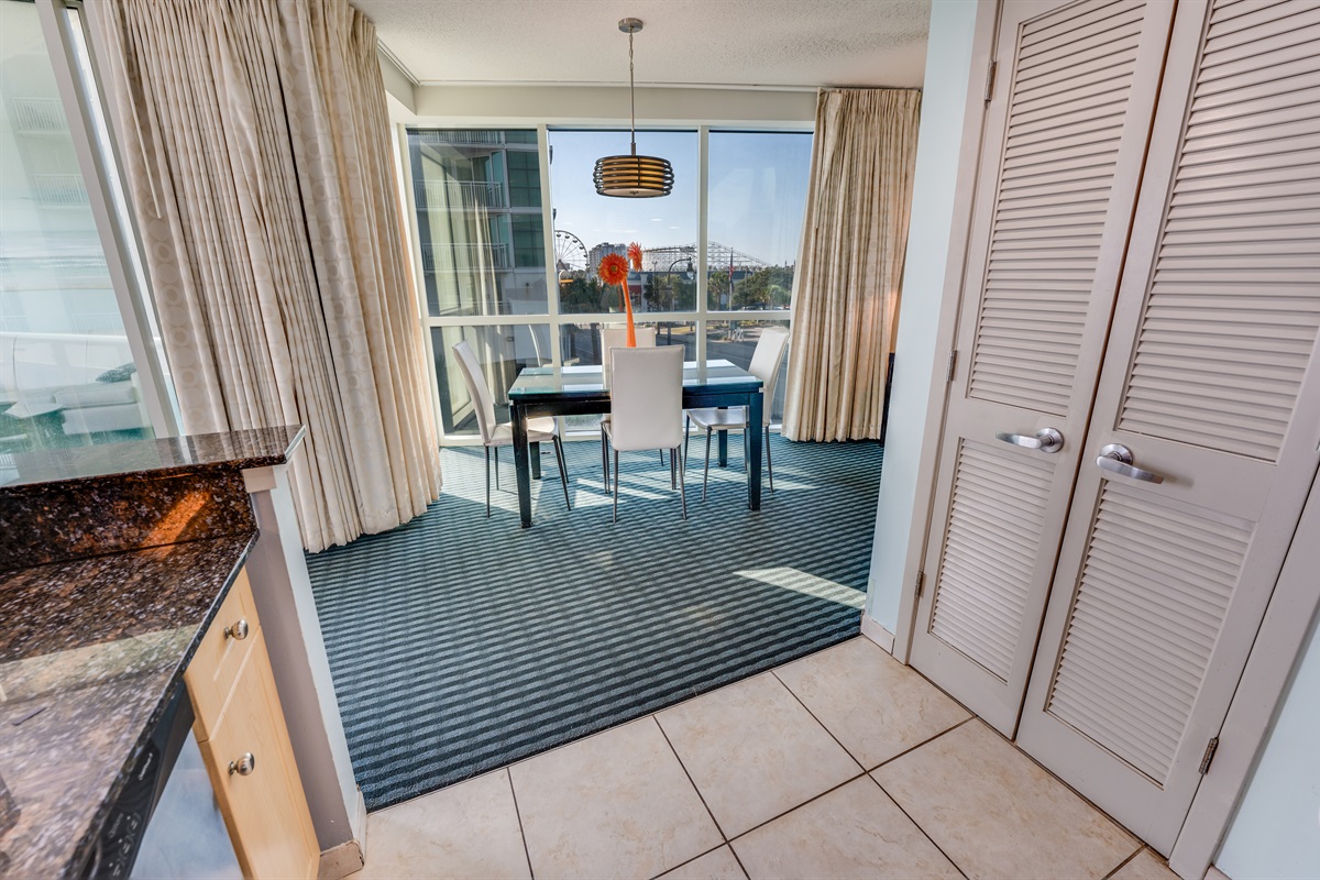 Living Room with Stunning Views🌊☀️