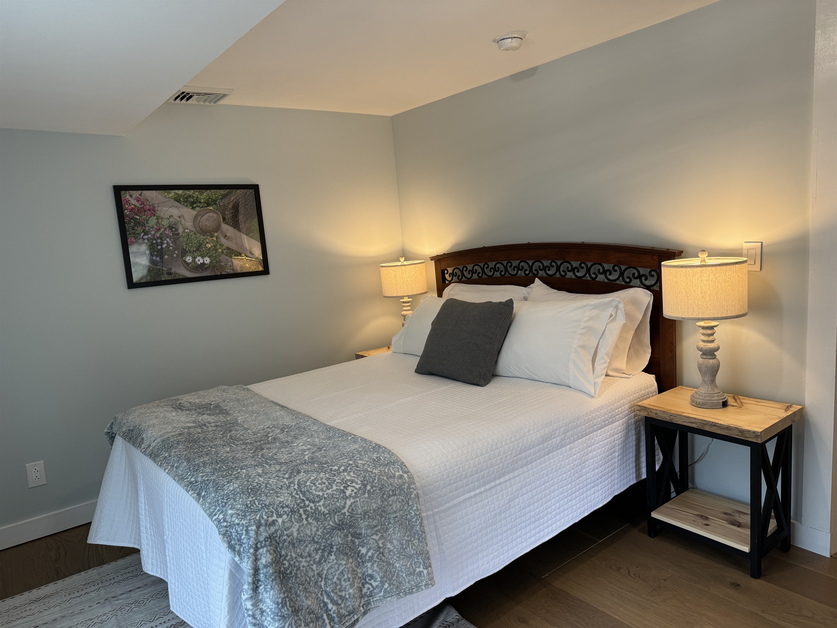 Queen bedroom #4