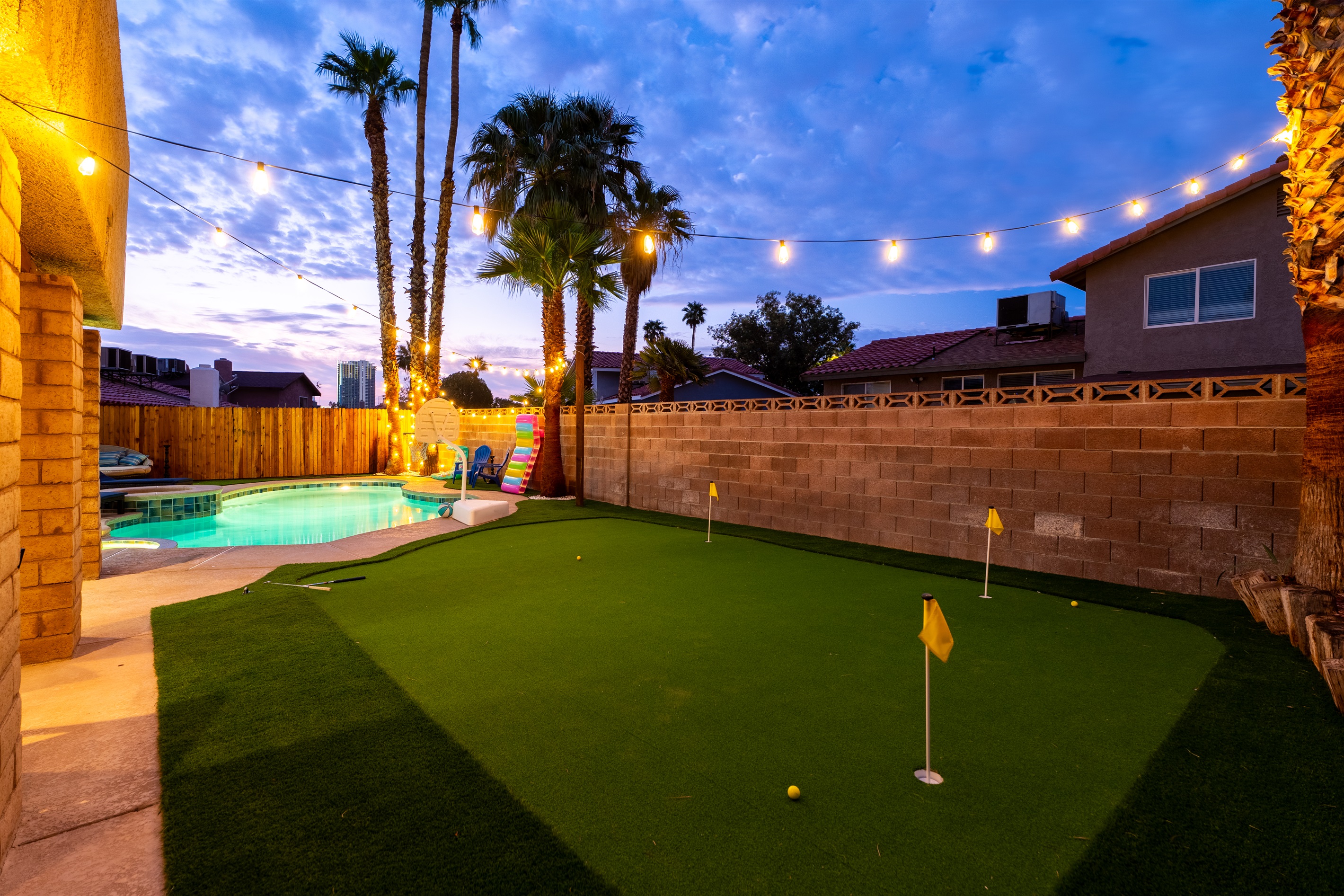 Oasis backyard with pool, mini golf, basketball, bbq, day bed, games!