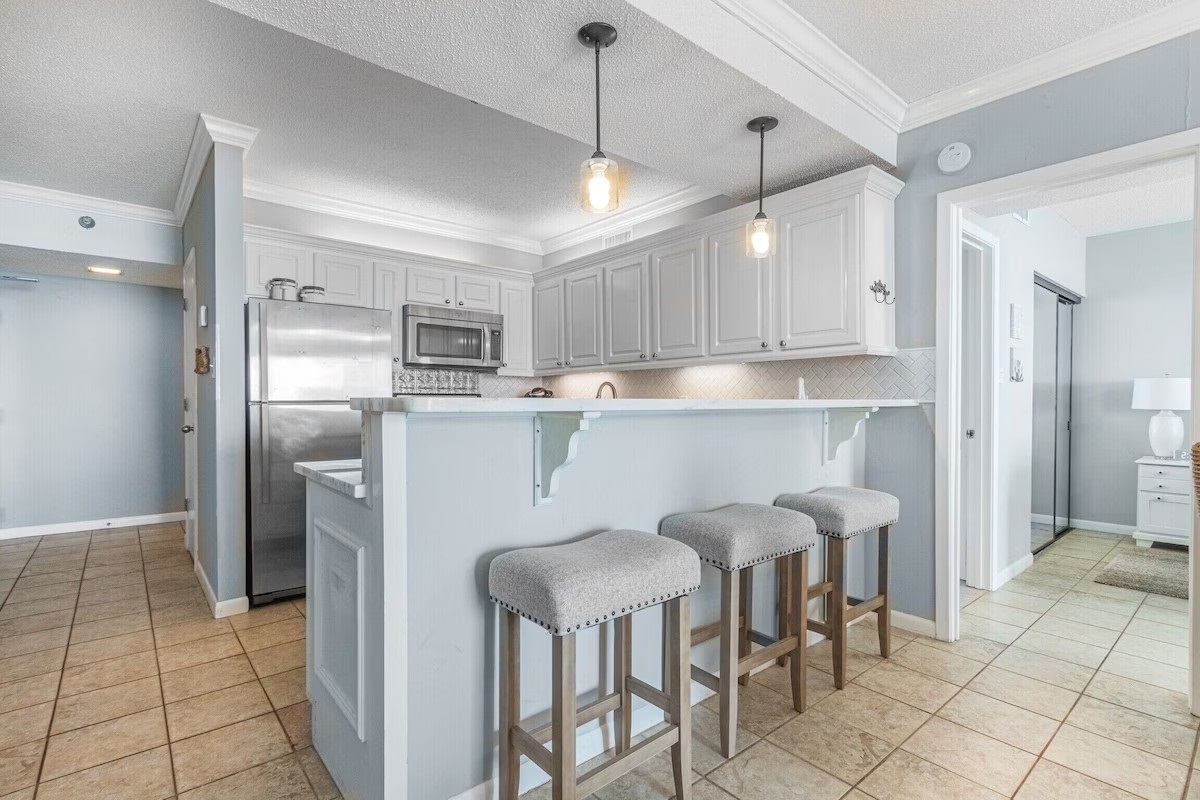 Extra seating at the kitchen bar - great for kids!