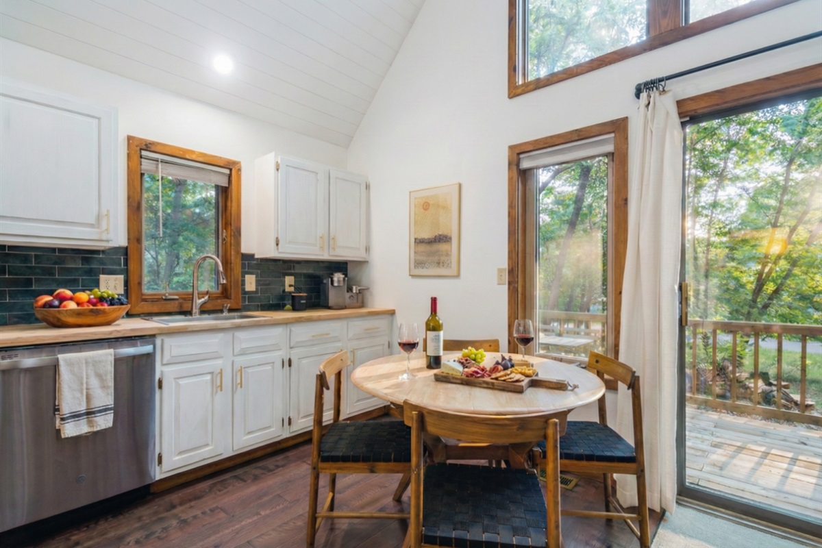 Comfortable seating for up to 4 at the dining table