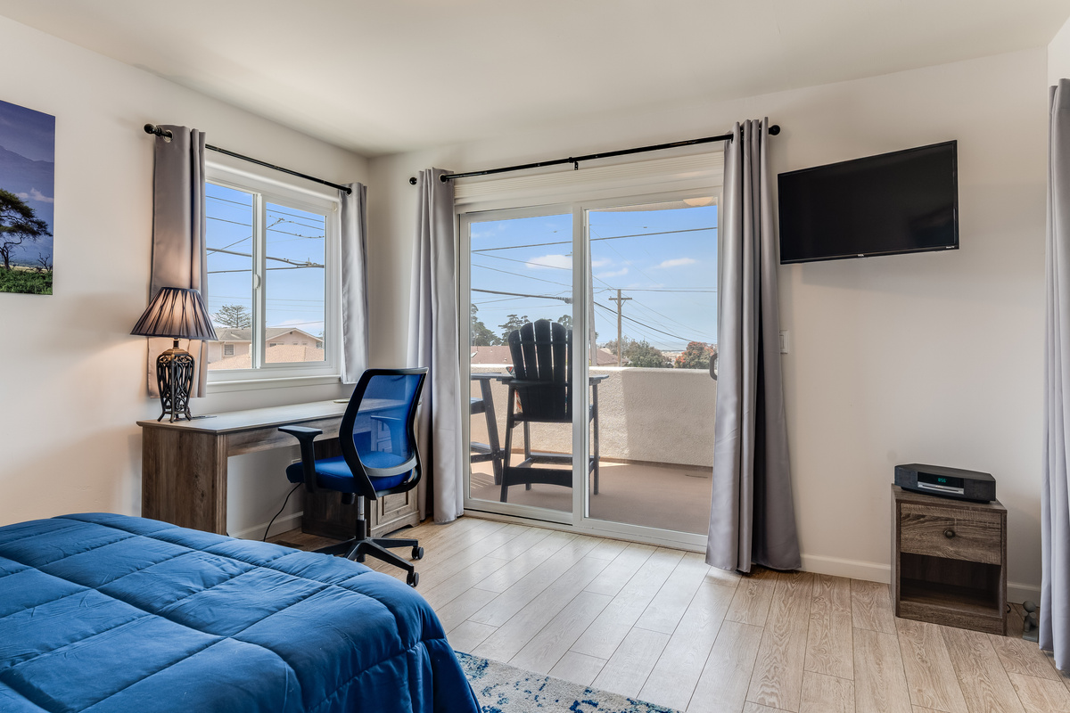 Guest bedroom #2 - w/ private deck