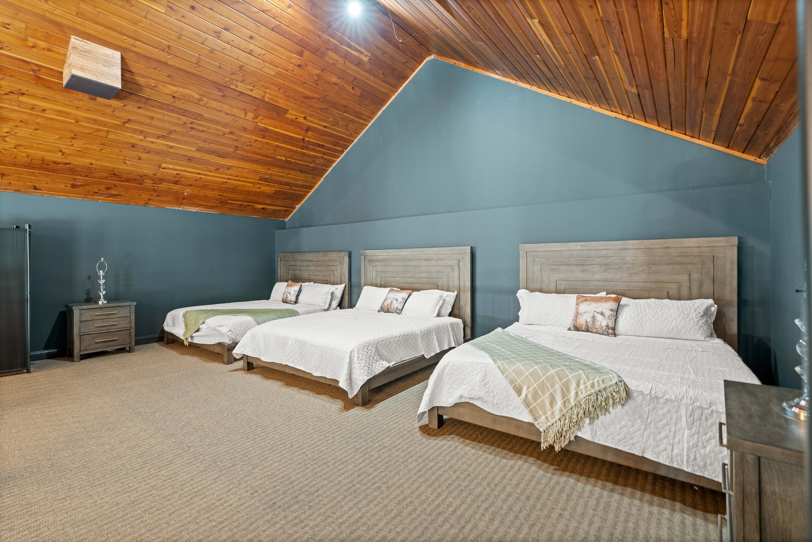 Upper Level Sleeping Loft - 3 Kings
