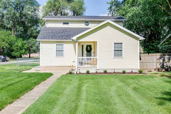 Cozy 4BR 3BA Home 1.2 Mi Walk to ND, photo 26