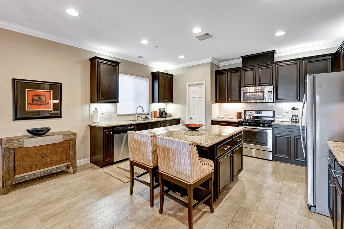 Kitchen & Island