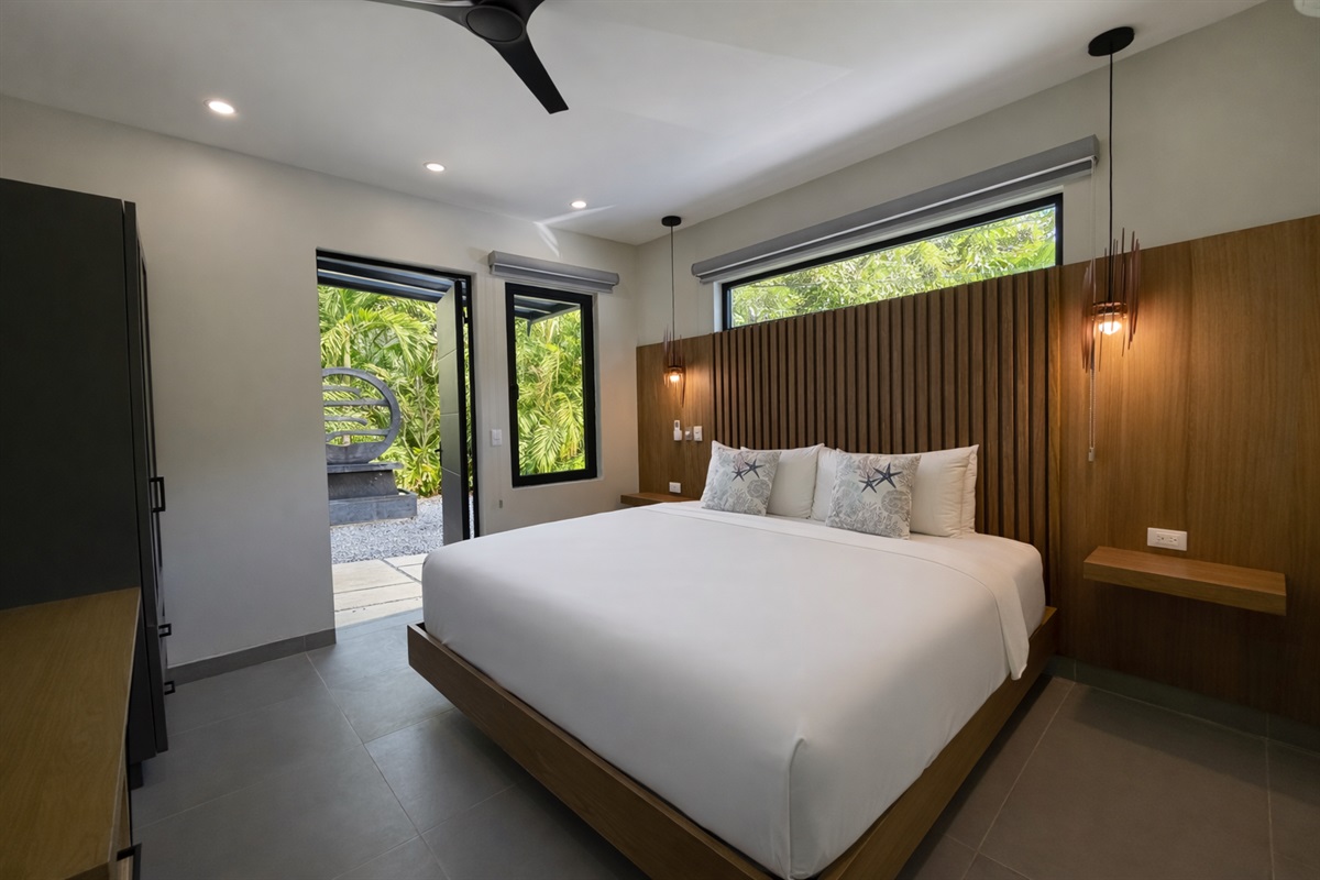 Guest Suite 7 - King Bed