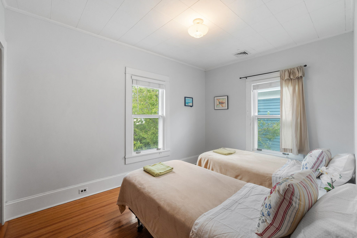 Twin bedroom