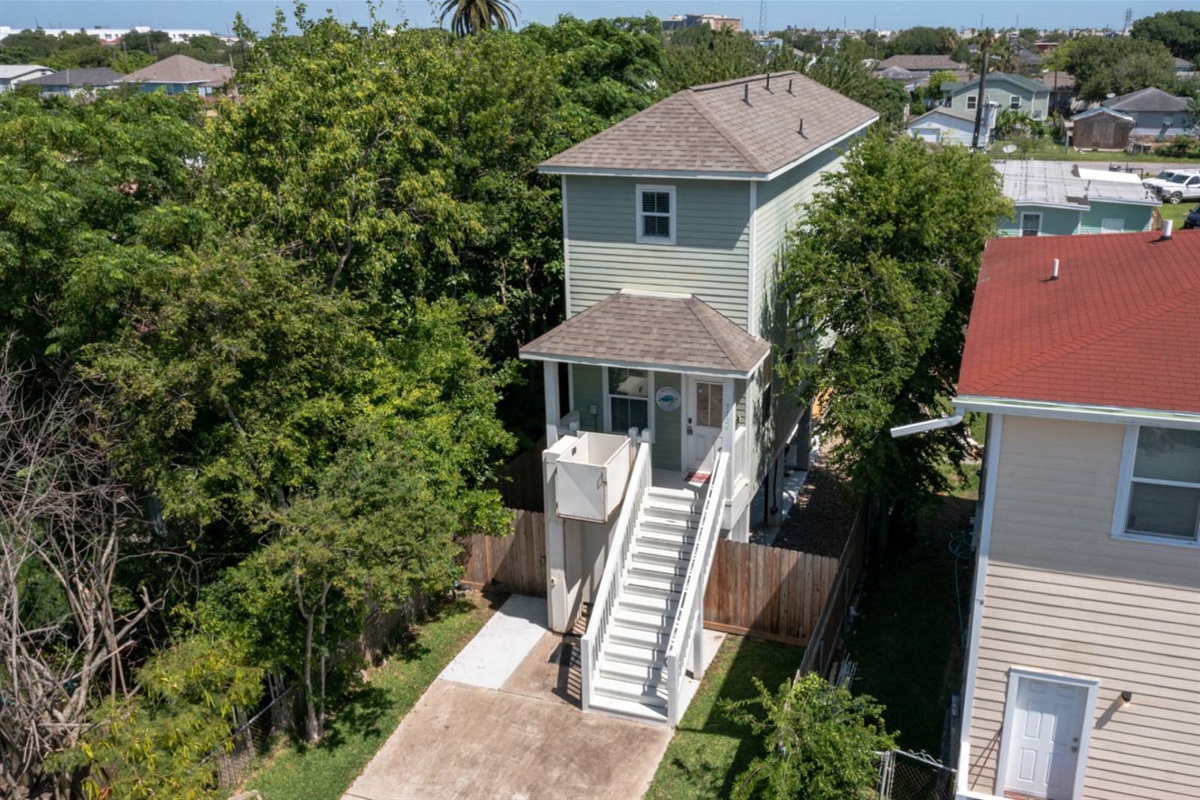 01a972d84d0c4edd8d8a8ad42e10fa4d Large | Beachhouse | Texas | TX | Vacation Homes | Galveston | Crystal Beach | Kokomo | Breezy Days | Beachfront Elegance | Sunrise Serenity | Southern Sands Property Management, LLC