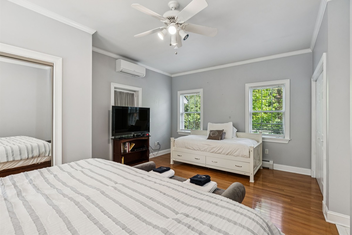 Bedroom #1 (King and Twin bed)