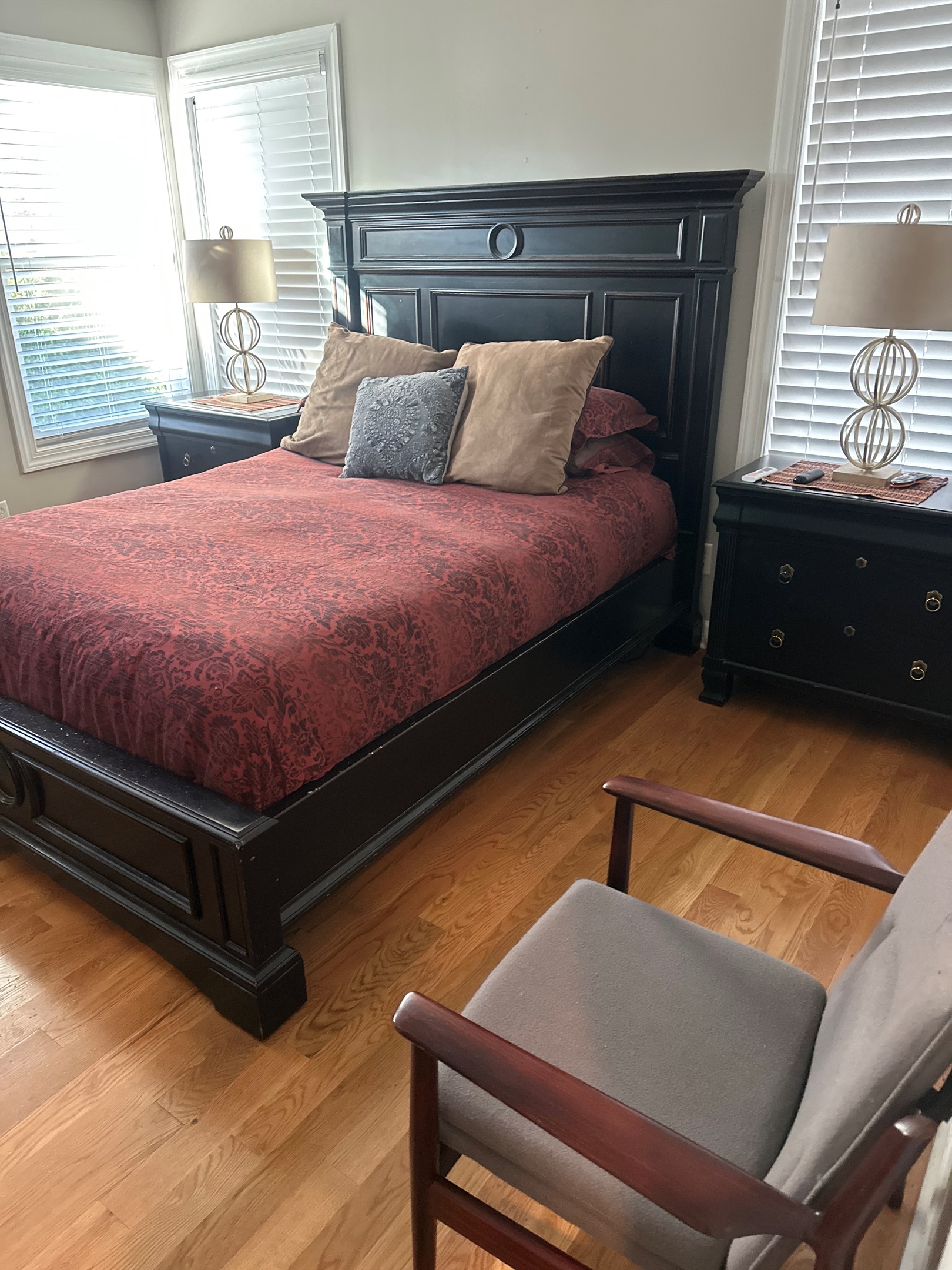 Primary Bedroom - Queen