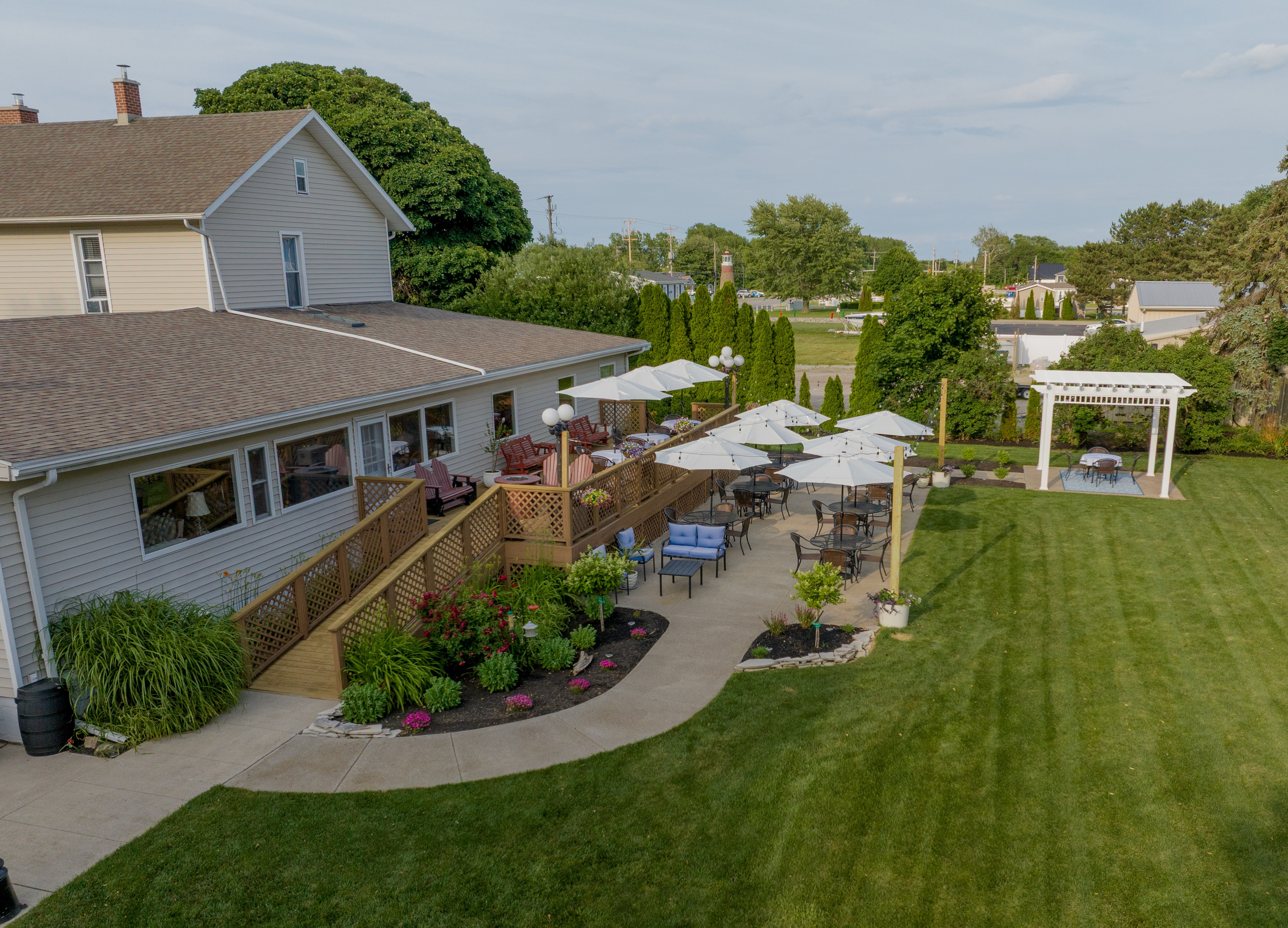 Historic Victorian Inn Outdoor Celebration Space