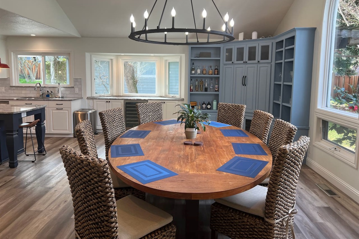 Huge dining room table that easily seats 12 adults. Perfect for long nights with good food, good wine, and great friends.