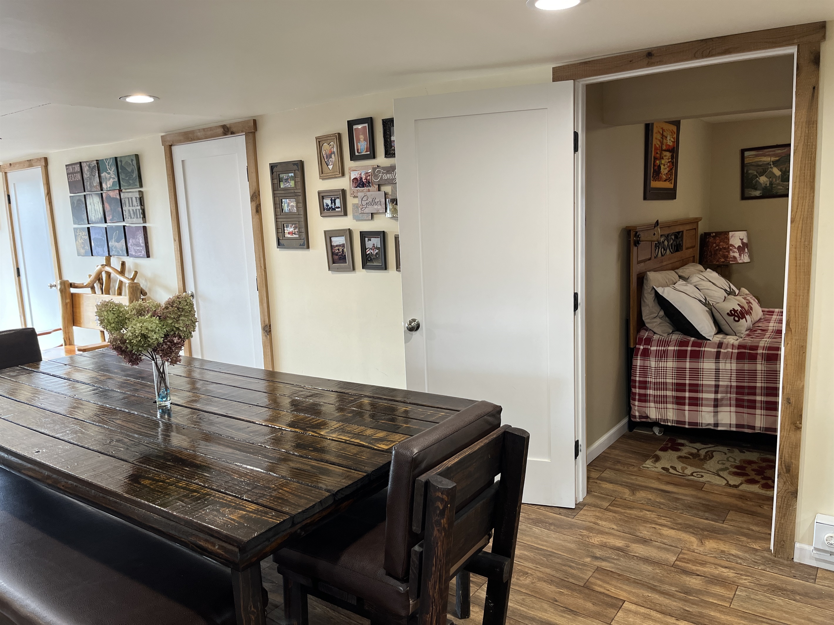 Dining area and Queen #2