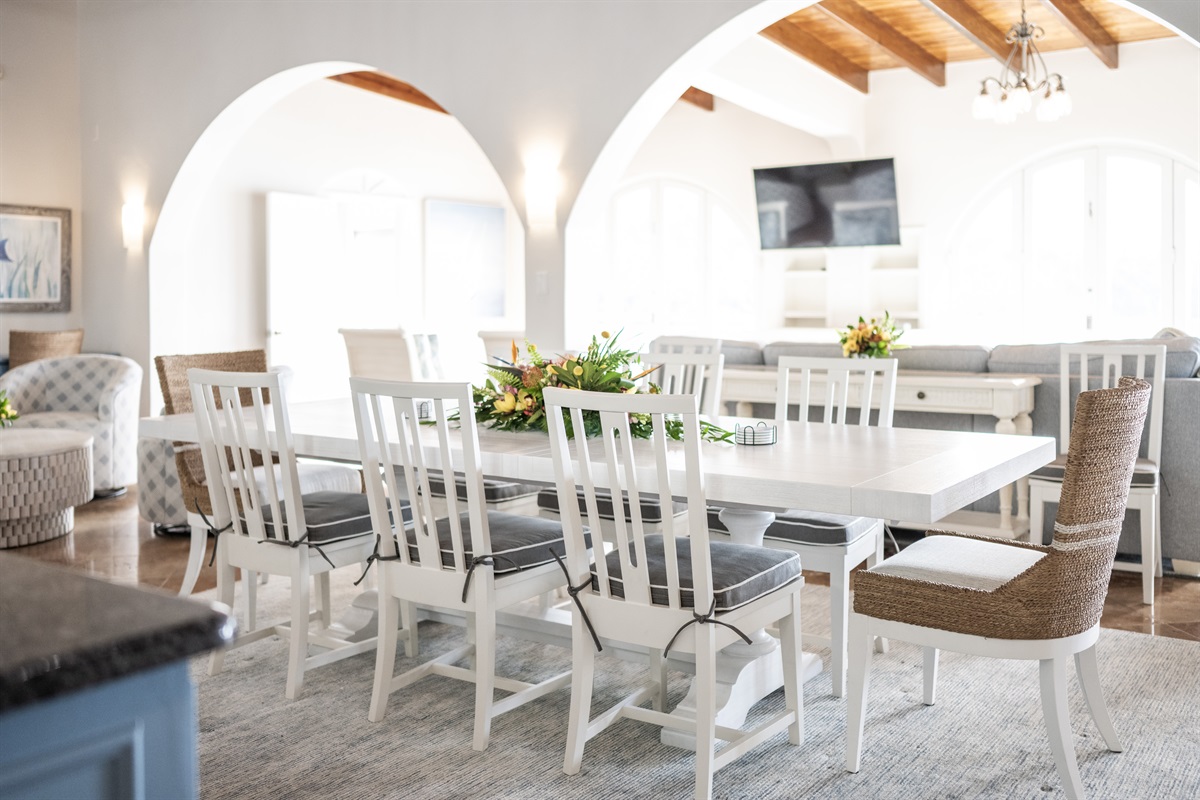 Spacious indoor-outdoor living, ideal for hosting large families or groups.