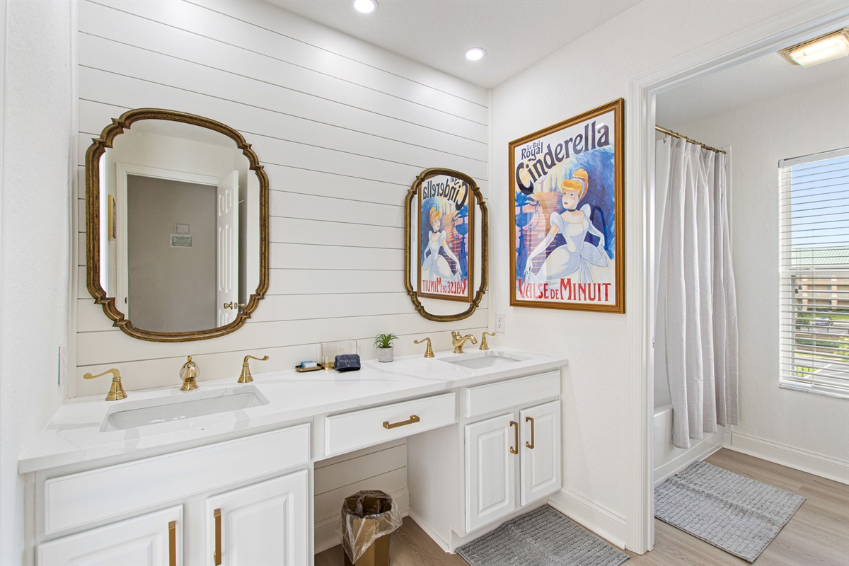 Upstairs Hallway Bathroom