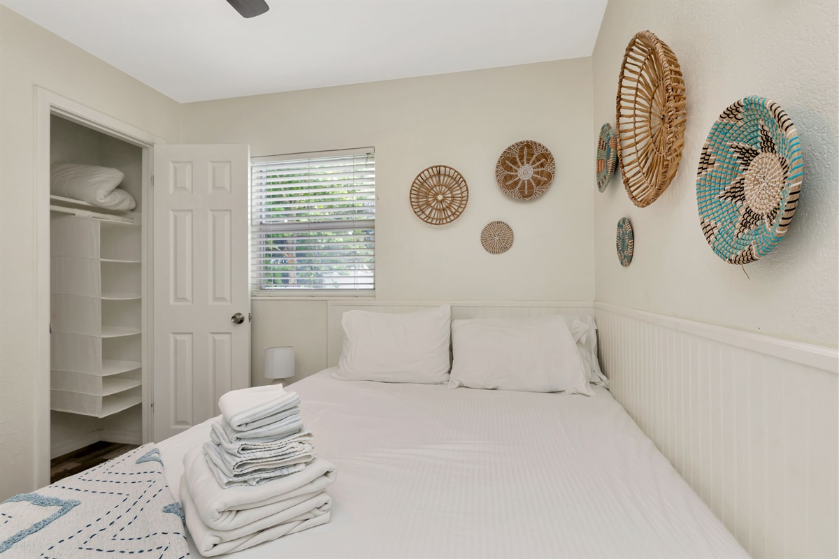 2nd Bedroom with Queen Bed