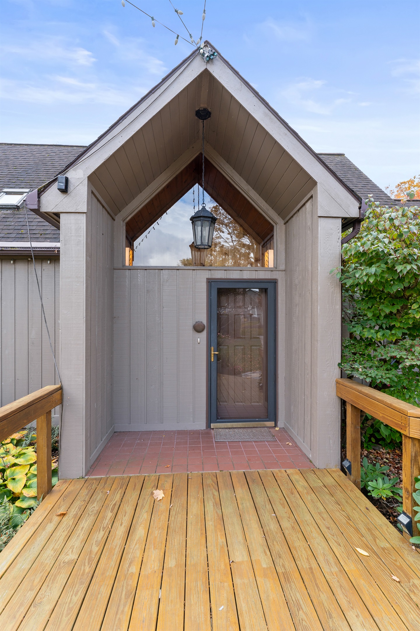 Welcome to your lakeside getaway – rustic charm meets modern comfort.
