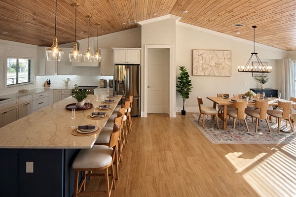 Kitchen & Dining Area