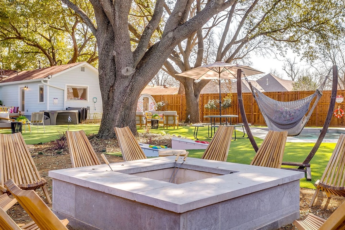 Backyard firepit lounge for evening gatherings