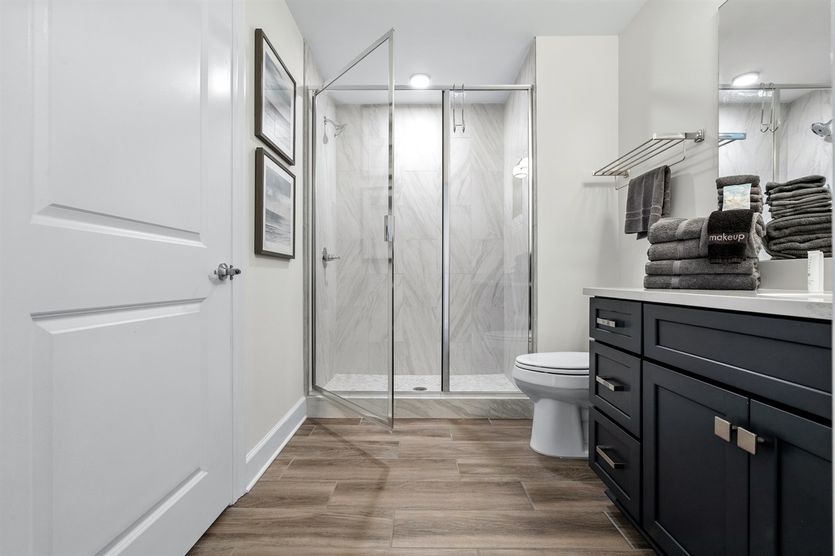 Bunk Room bath