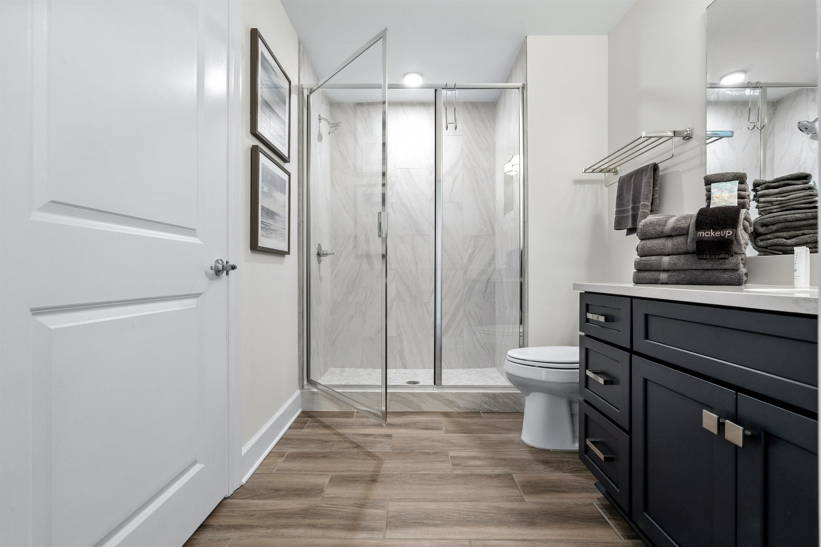 Bunk Room bath