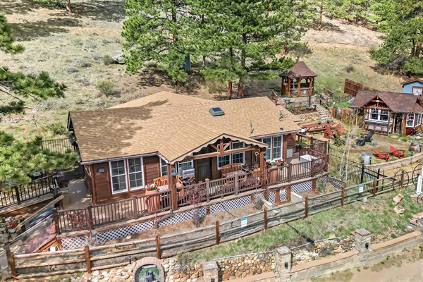 Your peaceful basecamp in Estes Park!