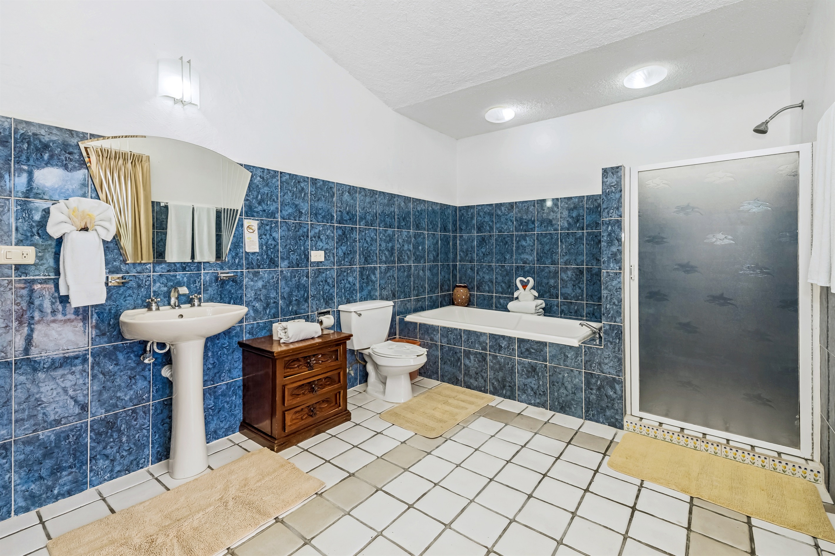 Bedroom 3 Private Bathroom with Jacuzzi and Balcony Access