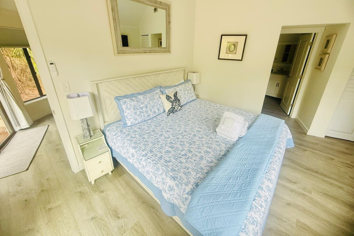 Queen bedroom