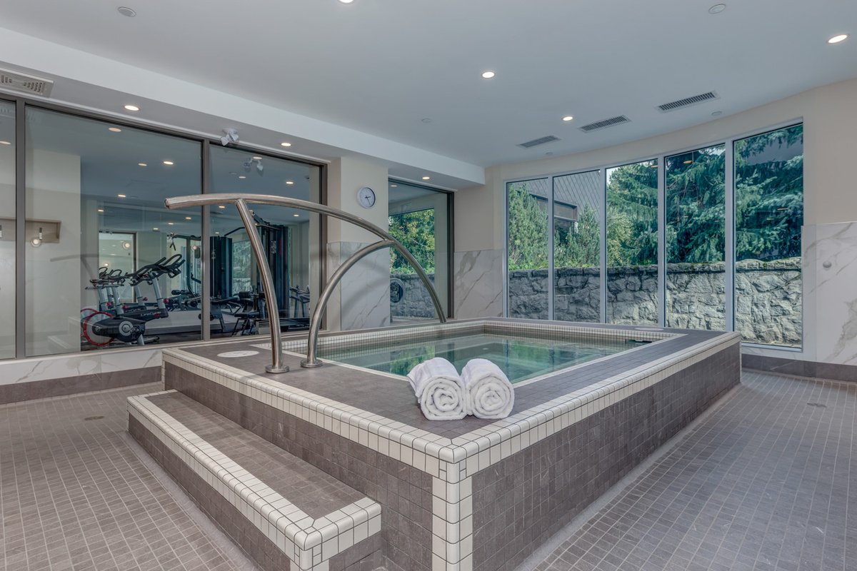 HOT TUB - NEWLY REMODELLED