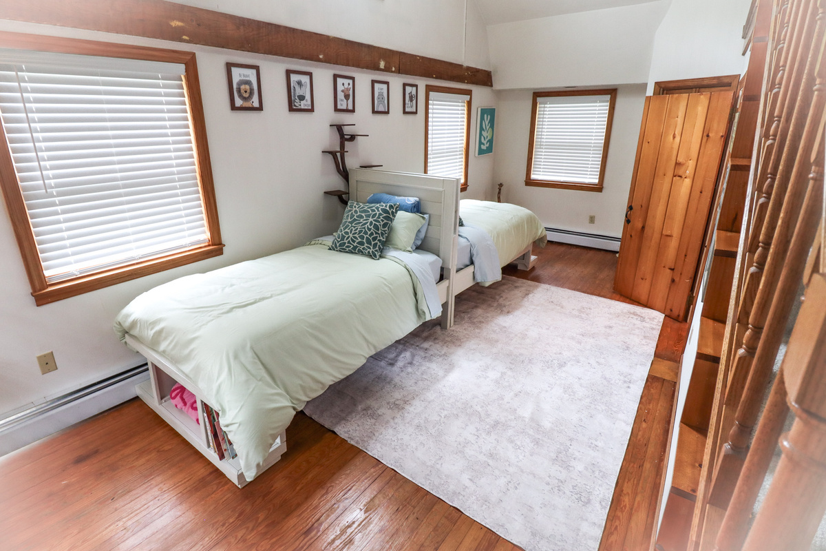 Perfect for friends or kids, this bright loft features two comfortable twin beds