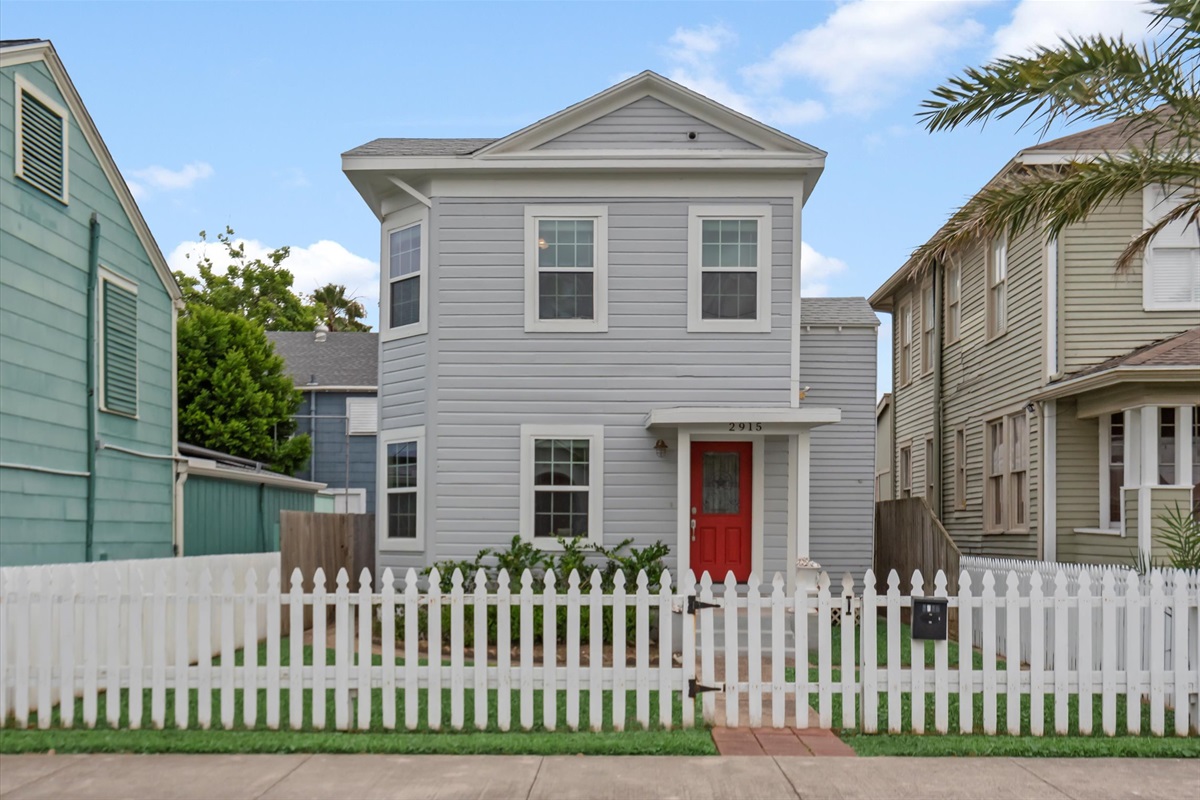 02092c7288b84a1db79c3acab4f112bd Large | Beachhouse | Texas | TX | Vacation Homes | Galveston | Crystal Beach | Kokomo | Breezy Days | Beachfront Elegance | Sunrise Serenity | Southern Sands Property Management, LLC