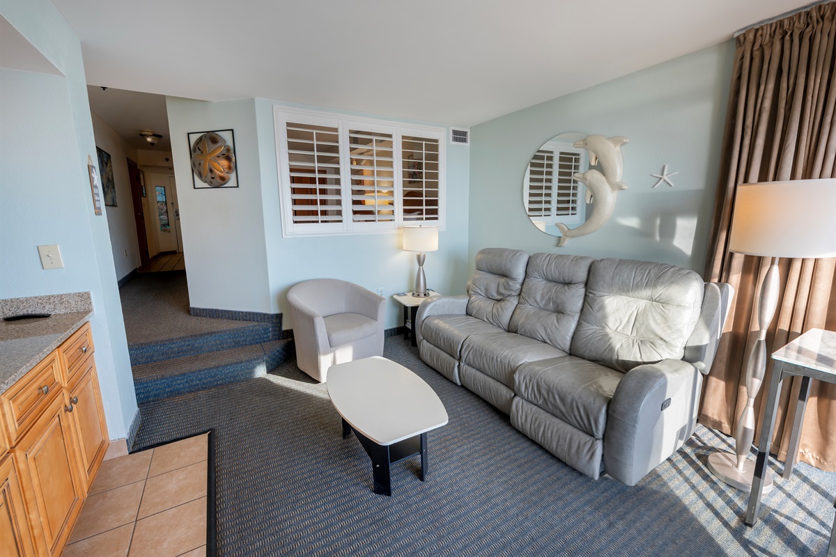 Living Room with Stunning Views🌊☀️