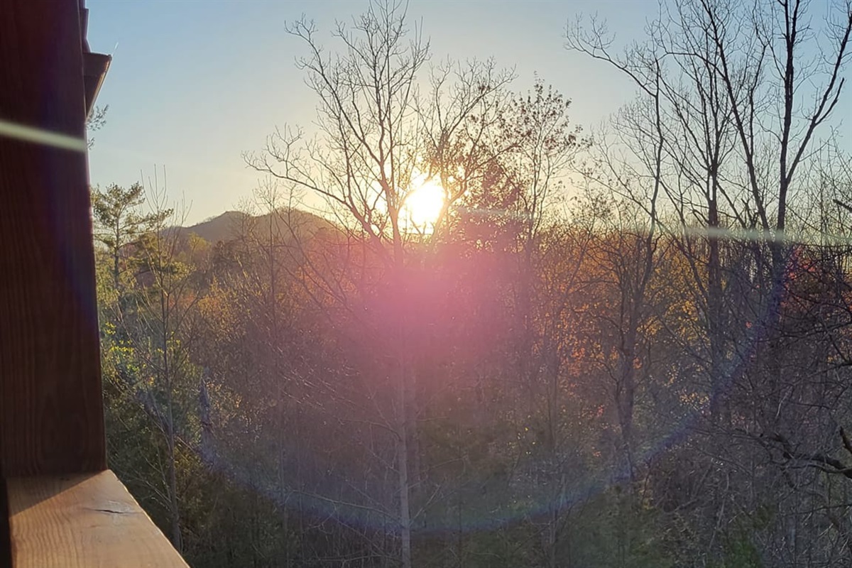 Sunsets views and memories with family and friends. That's what Ridge Top Adventure Cabin is made for.