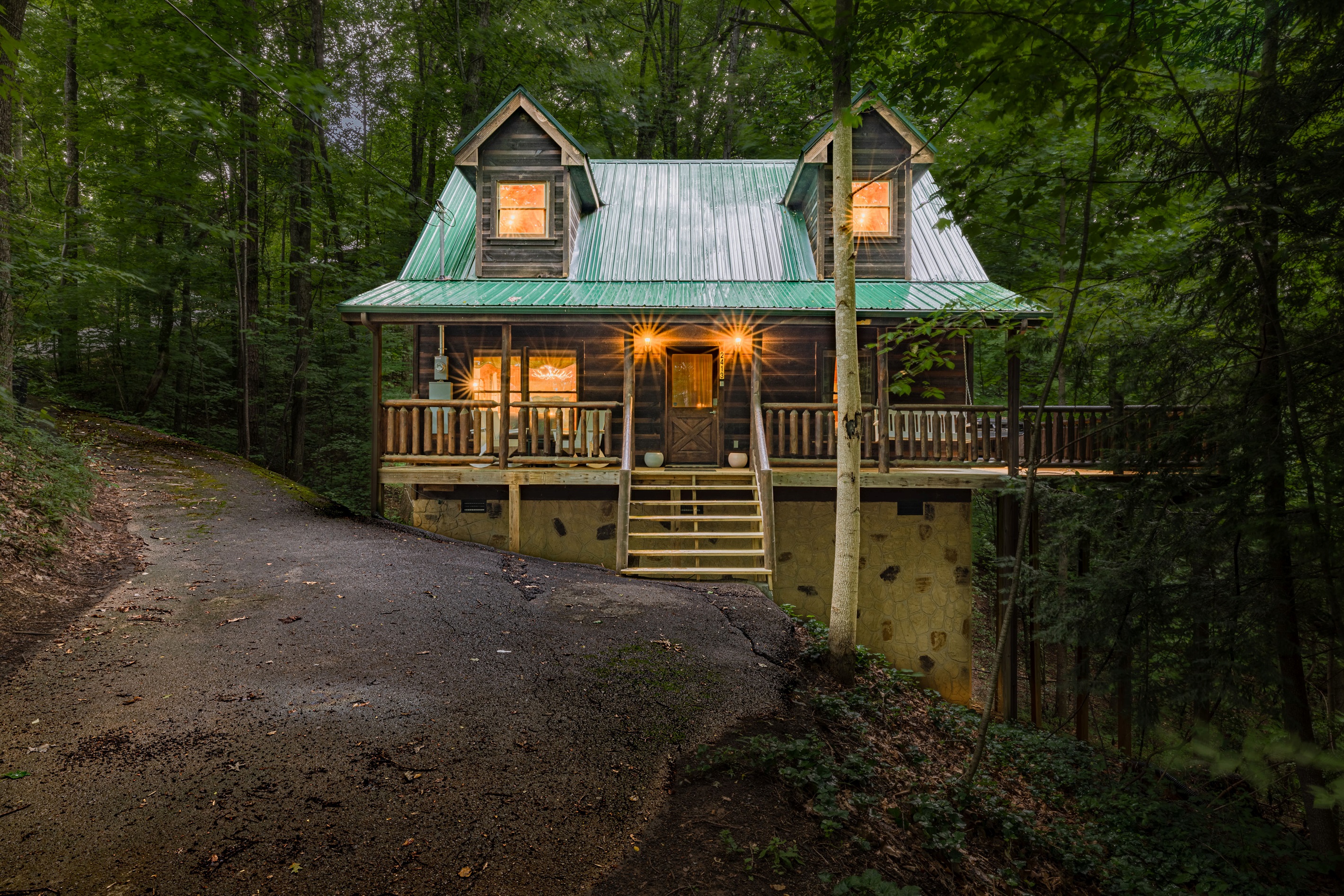Romantic Escape for 2• Views, HotTub, Sauna & Dogs 6