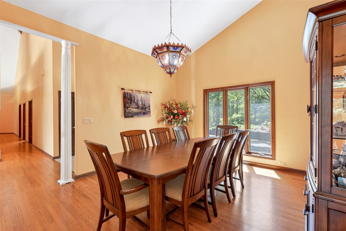 Additional view of the dining room