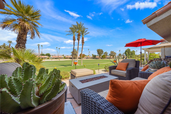 Spacious back patio with ample seating