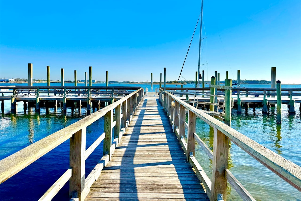 Downtown historic Swansboro on the waterfront - boating, fishing, dining, shopping, live music, and small town fun