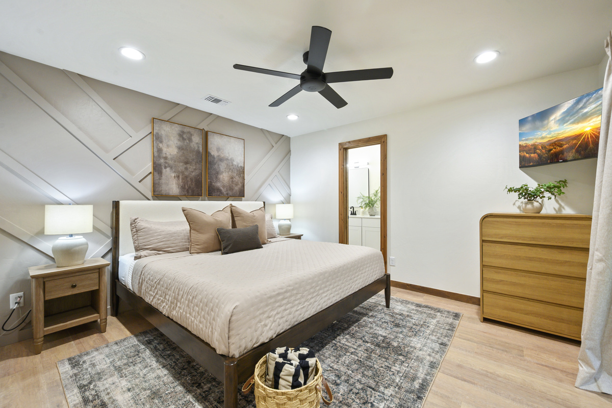 This king bedroom pairs warm wood tones with soft neutrals, a Smart TV and private ensuite bath for a comfortable space to truly settle in.
