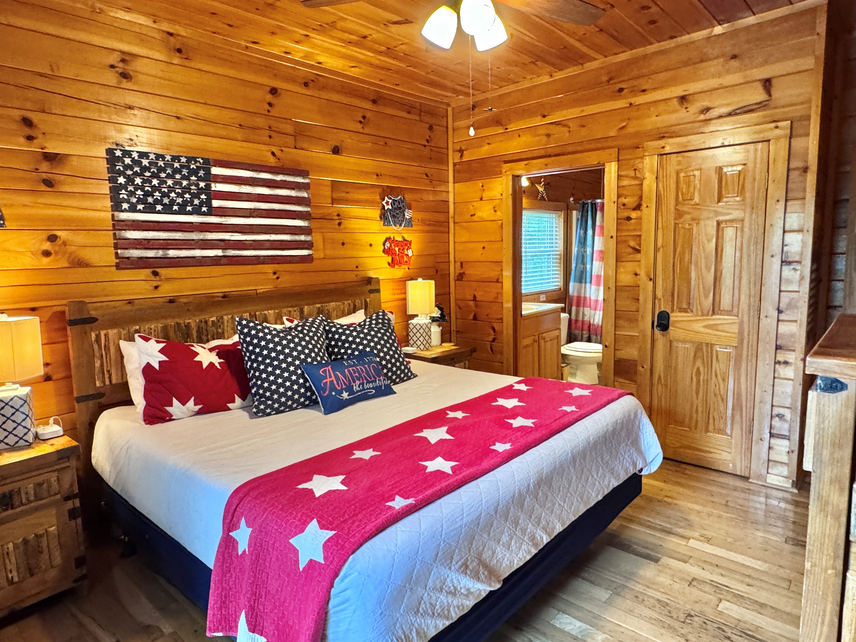 Fourth of July Room, King bed with deck access private bath