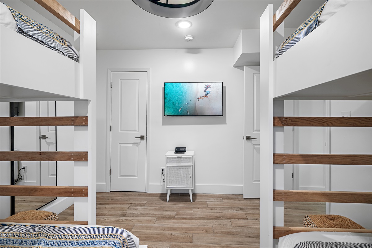 Main LevelBunk Room w/ TV
