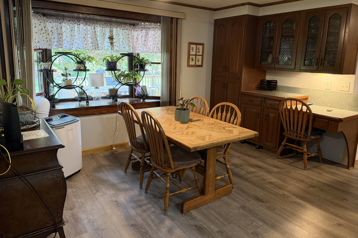 Dining area off kitchen