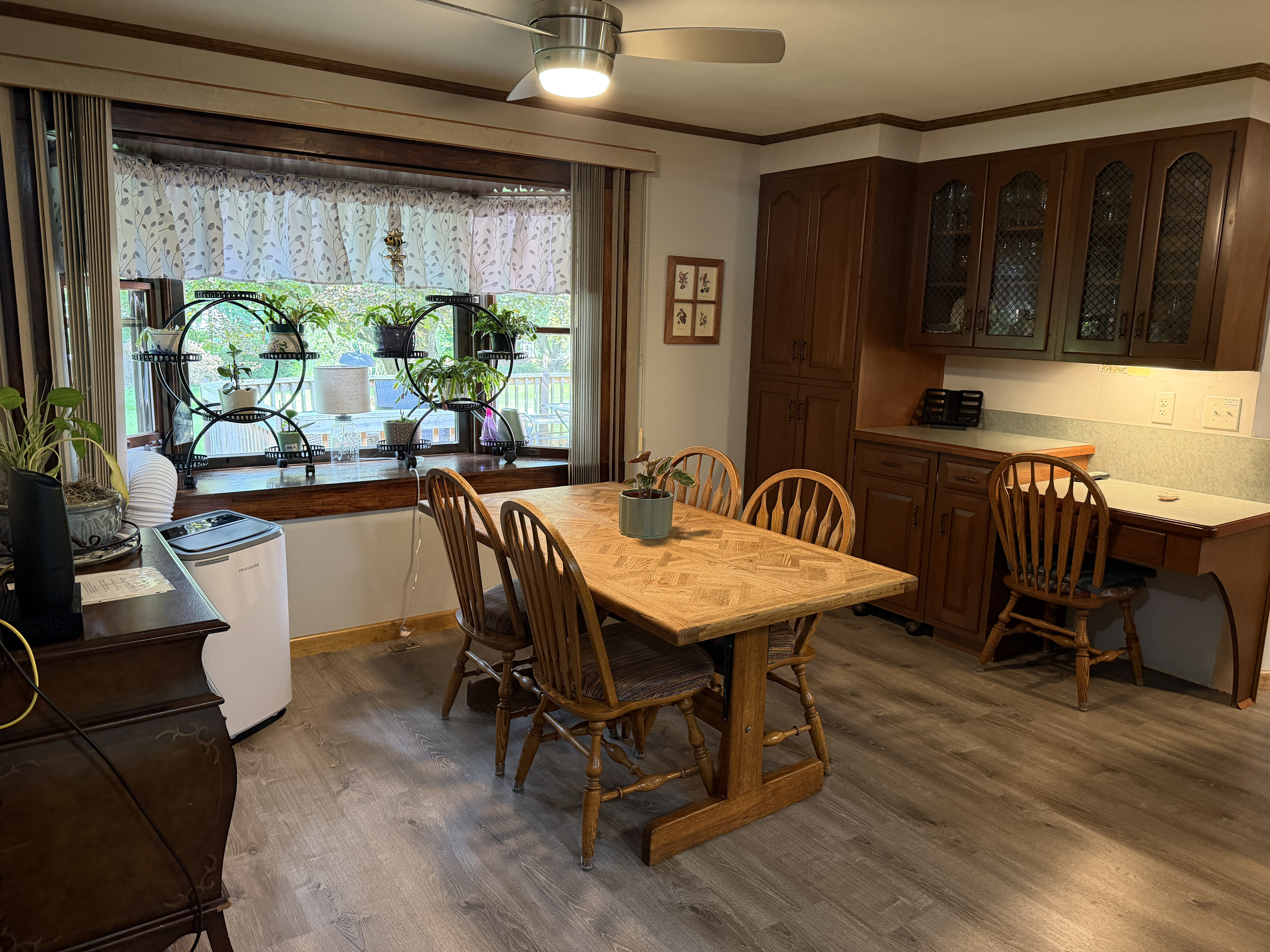 Dining area off kitchen
